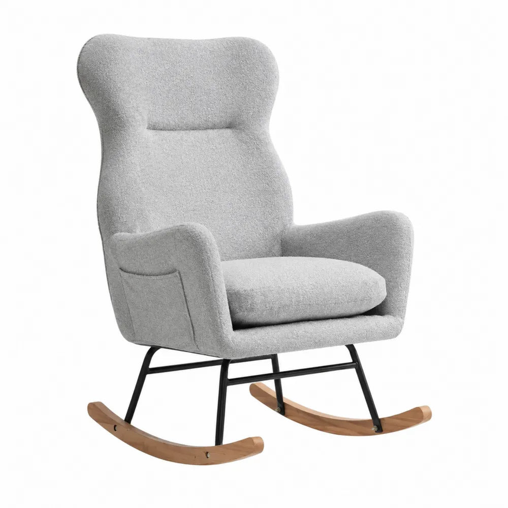 poltrona a dondolo imbottita con braccioli tessuto bouclé grigio struttura in metallo nero e base in legno 70 cm x 85 cm x 95 cm